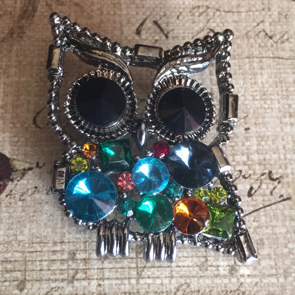 Gemstone Owl Brooch - Picture 16 of 16